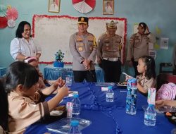 Dukung Program Presiden Prabowo, Kapolda Sulut Bagikan 2000 Paket Makan Siang Gratis di Empat SD Manado
