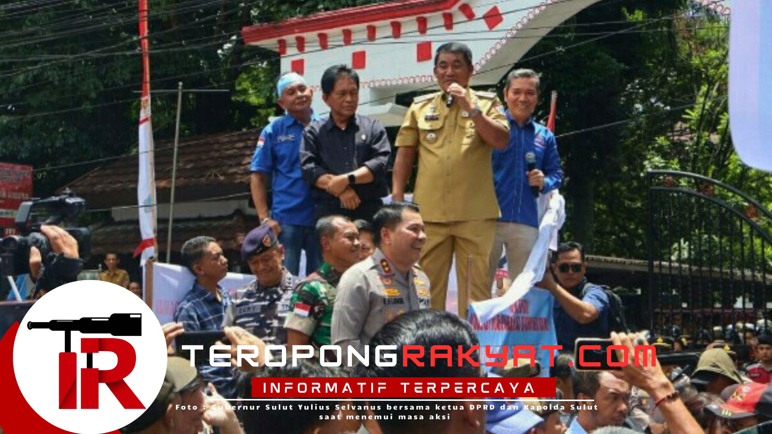 Aksi Unjuk Rasa Damai Buruh dan Masyarakat Sulut di Depan Kantor Gubernur Berlangsung Tertib