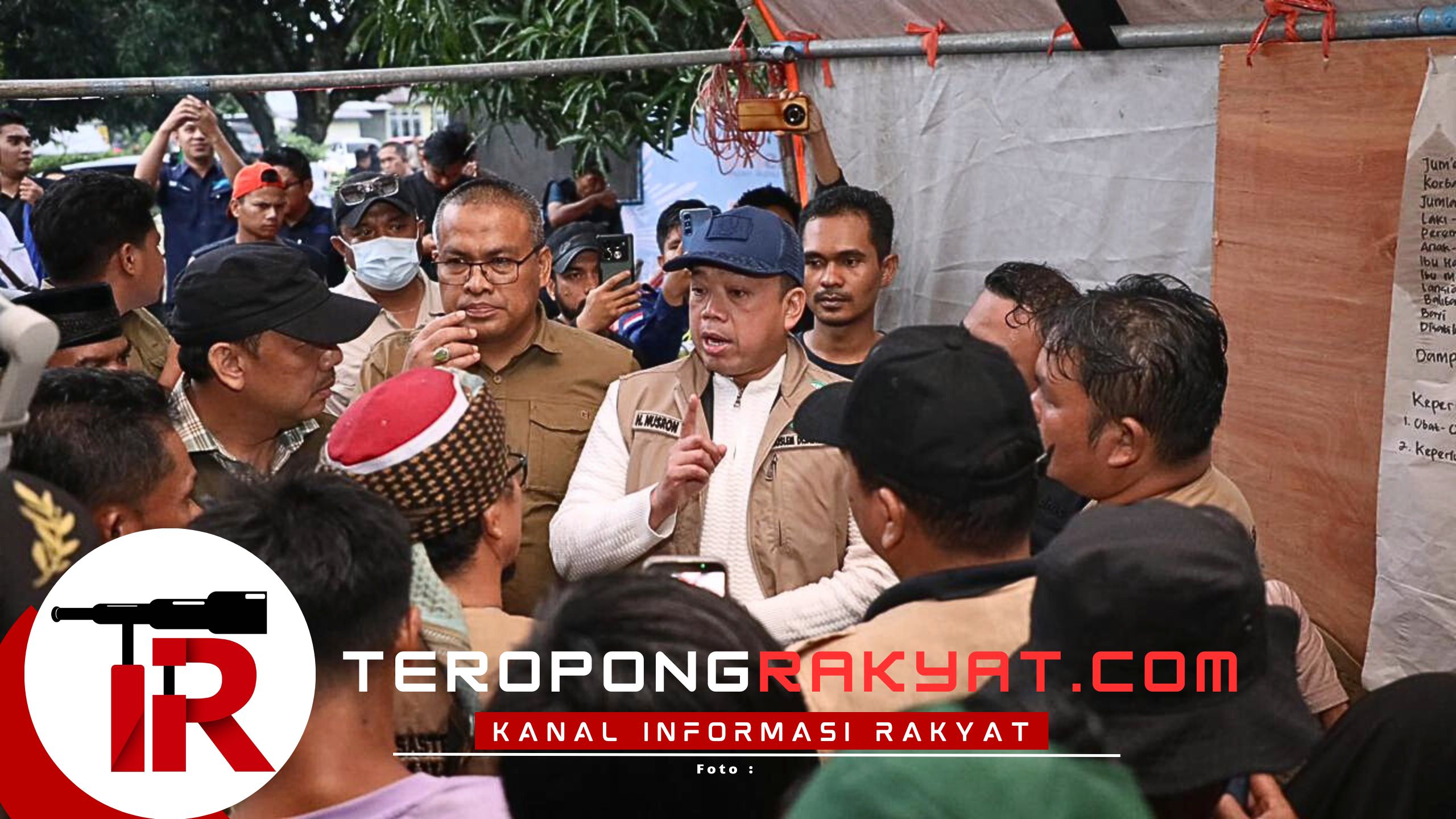 Menteri Nusron Salurkan Bantuan dan Dengar Jeritan Warga yang Kehilangan Keluarga di Kabupaten Agam