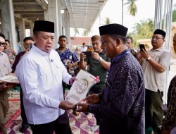 Menteri Nusron Serahkan Sertipikat Wakaf dan Bantuan MUI di Aceh Tamiang