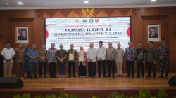 Wamen ATR/BPN Ossy Dermawan Serahkan Sertipikat Aset Pemprov Kalsel untuk Kepastian Hukum