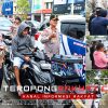 Redakan Dahaga di Bawah Terik Matahari, Senyum Merekah Warga Manado Saat Polisi Bagikan Air Gratis di Antrean BBM