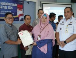 Masyarakat Bangka Tengah Urus Sertipikat Gratis Lewat PTSL